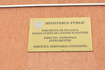 Claudiu Iacobescu, acuzat de înşelăciune, s-a PREDAT la DNA: a ajuns în arest
